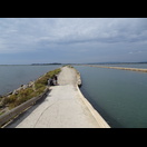 Hier verläuft der Canal du Rhône à Sète zwischen dem Étang de l’Arnel (rechts) und dem Étang du Prévost links